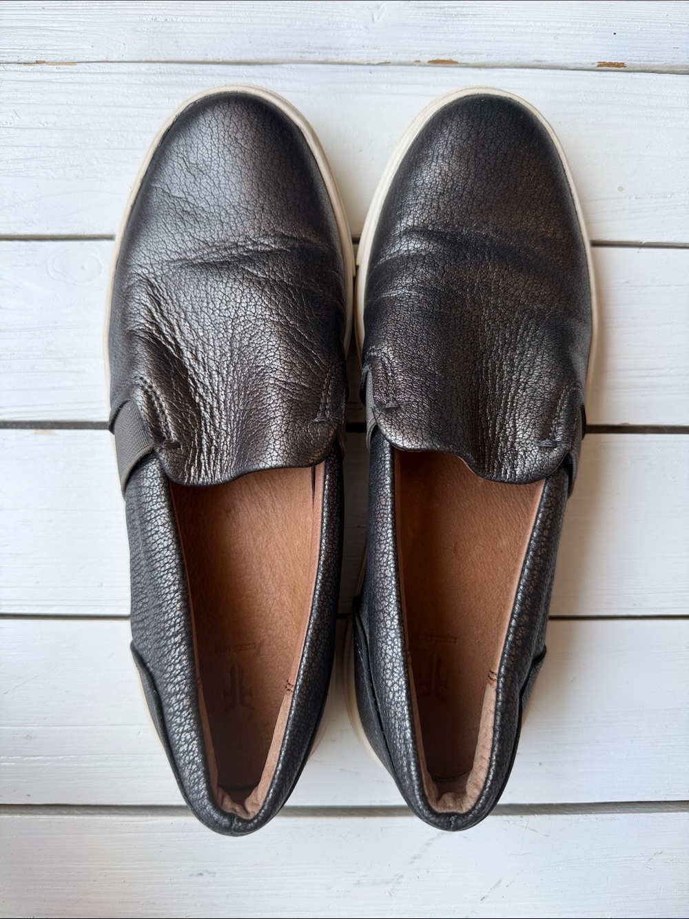 Frye Black Leather Slip-On Sneakers Metallic Pewter Grey size 6.5 - Picture 2 of 5